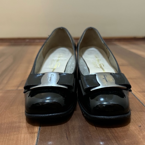 Salvatore Ferragamo Bowtie Black Patent Leather Heeled Shoes - Size 5 - Picture 8 of 14